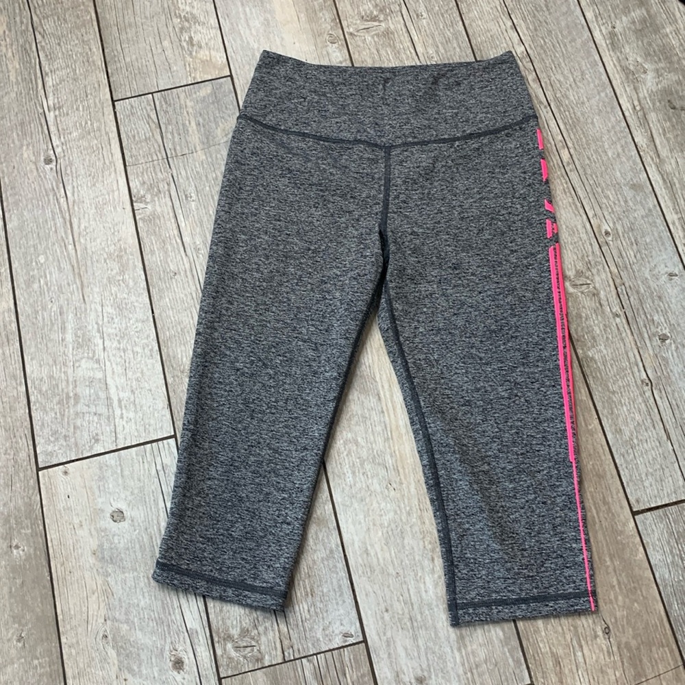 Victoria Secret knockout capri leggings.
